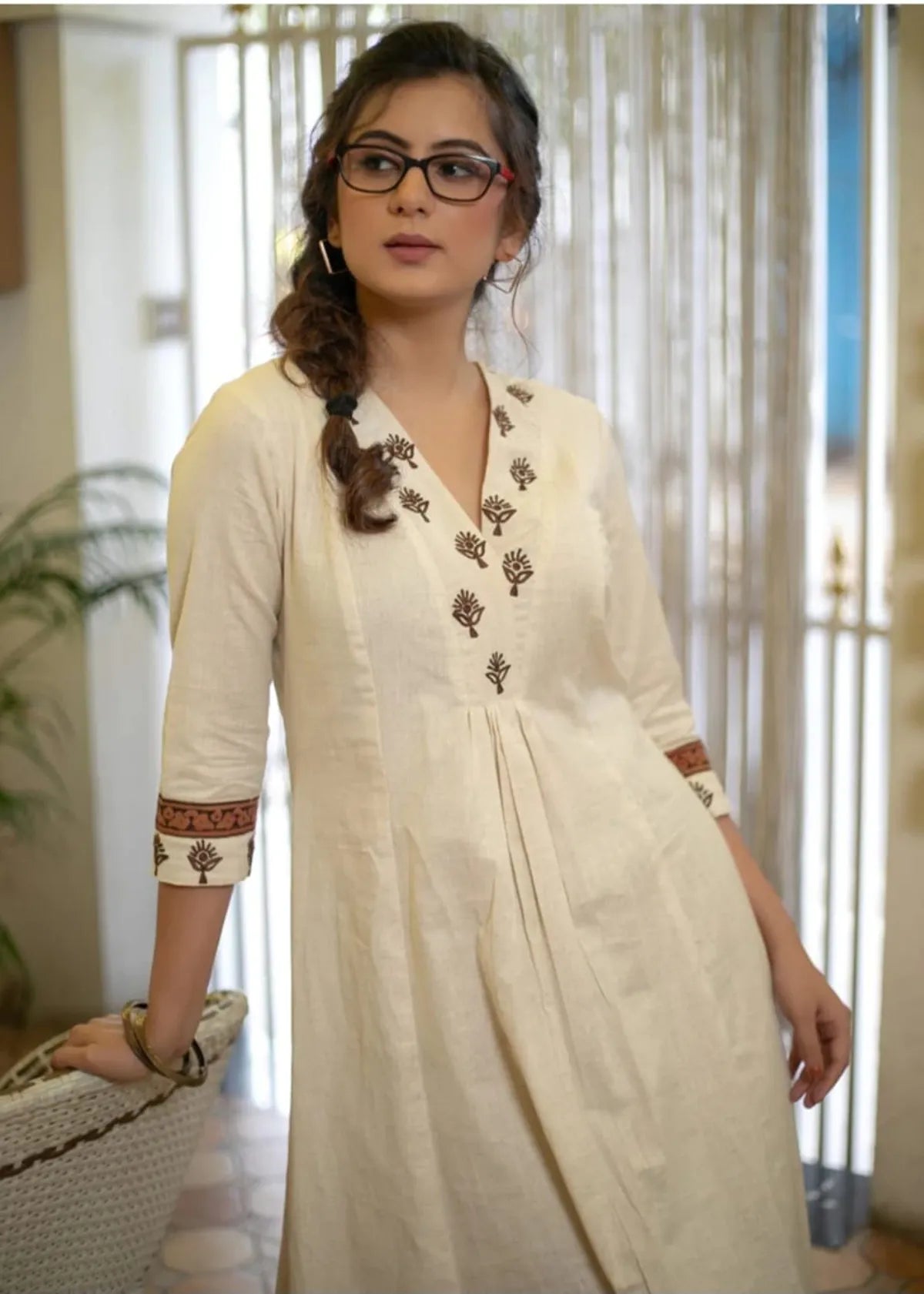 Off White Classy Cotton Embroidered Kurta & Pant Set.