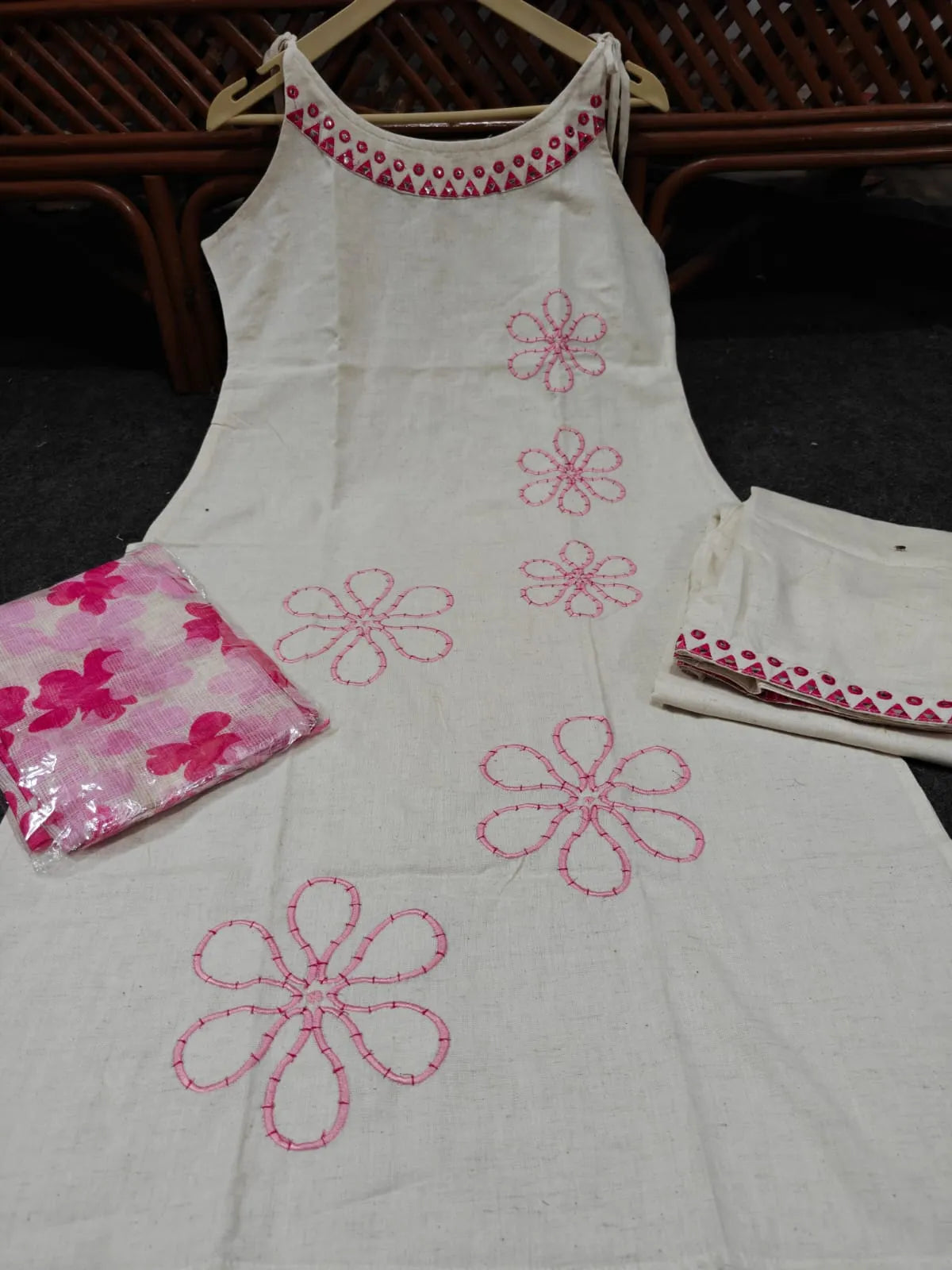 Cotton Embroidered Cut Sleeve Kurta With Pant & Dupatta Set.