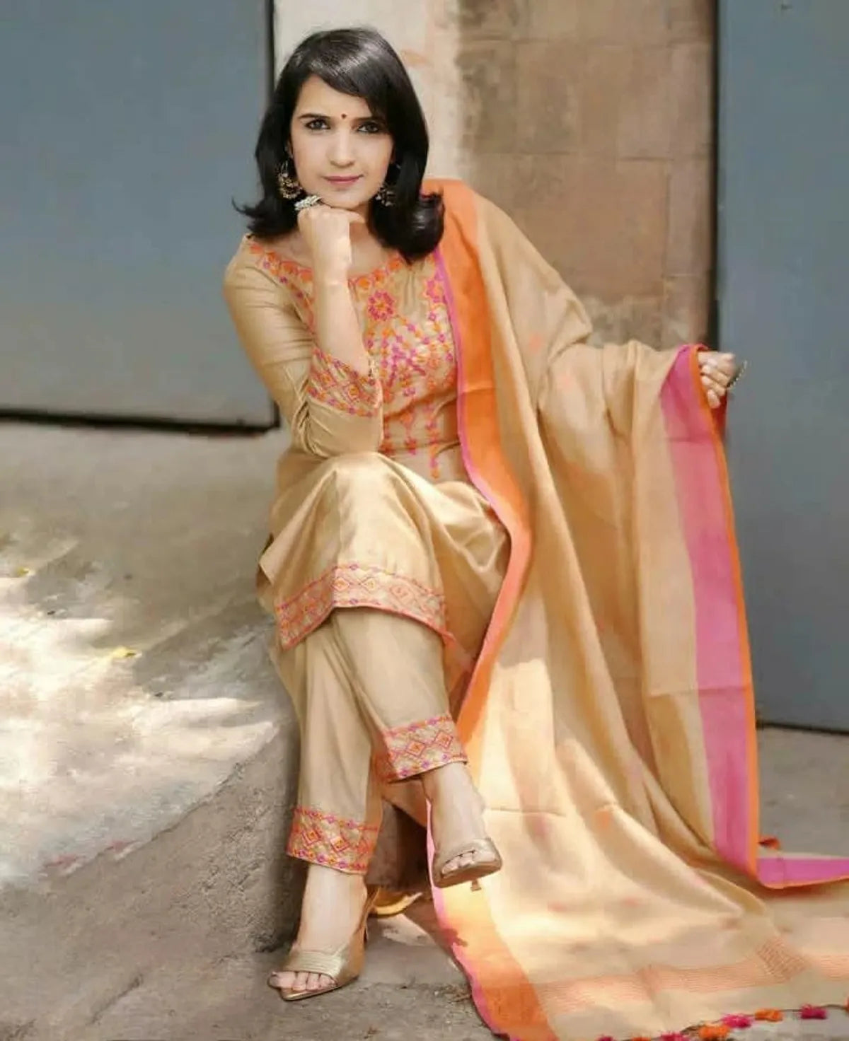 Cotton Embroidered Kurta With Pant & Linen Dupatta Set